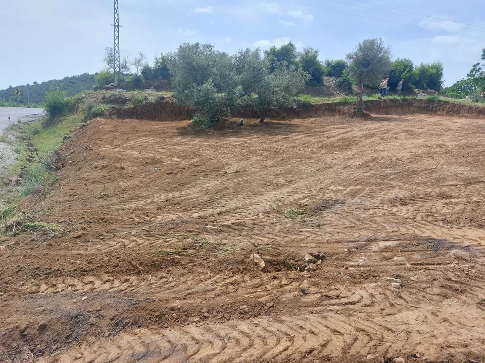 Dikili Samanlıkköy'de Asfalt Yola Sıfır Satılık 651 m2 Arsa